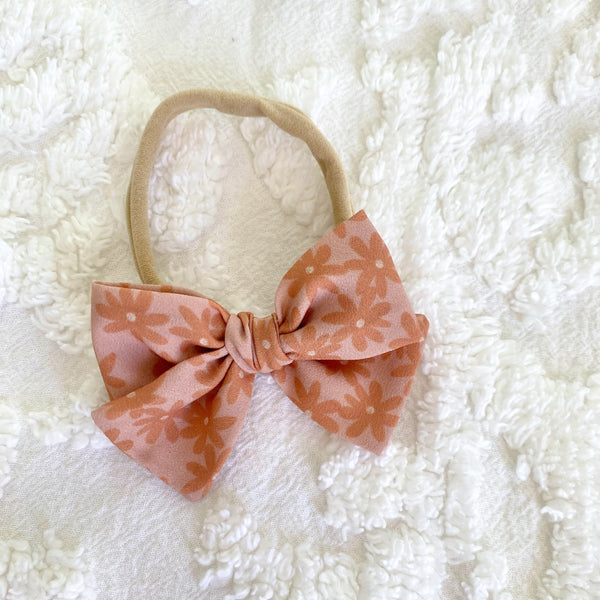 Vintage Pink Daisy Bow